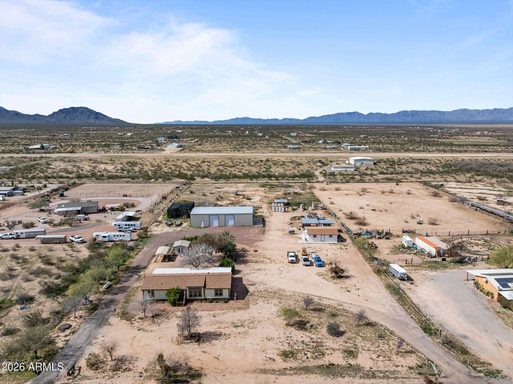 Image 41 of property listing at 47602 N EAGLE EYE Road, Aguila, AZ 85320