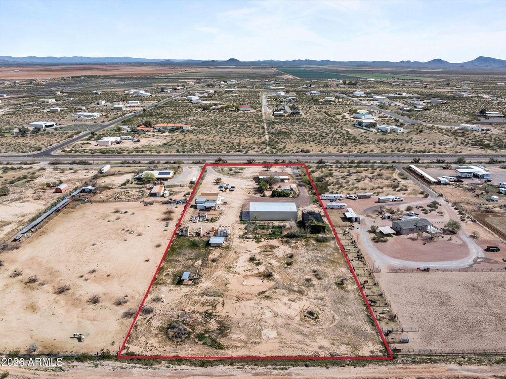 Image 42 of property listing at 47602 N EAGLE EYE Road, Aguila, AZ 85320