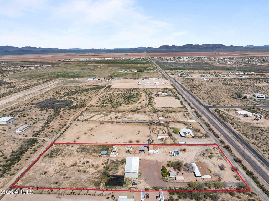 Image 43 of property listing at 47602 N EAGLE EYE Road, Aguila, AZ 85320