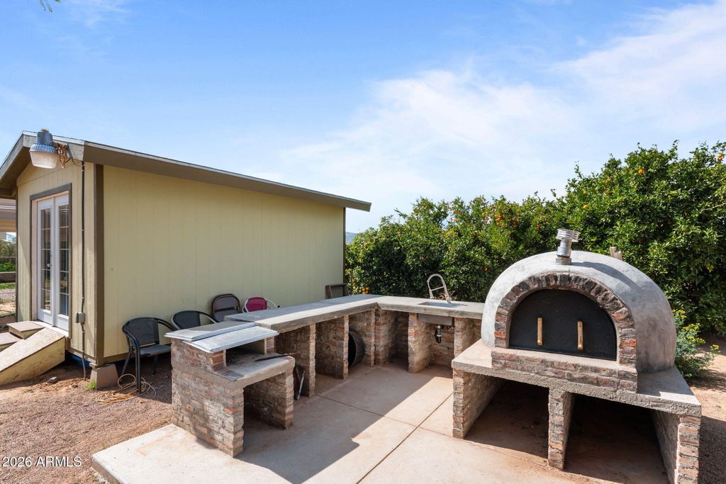 Image 6 of property listing at 47602 N EAGLE EYE Road, Aguila, AZ 85320