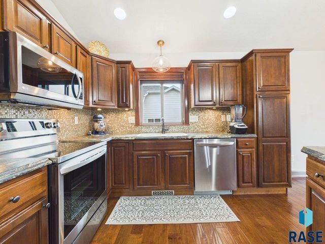 7520 W Stoney Creek St Street, Sioux Falls, SD 57106