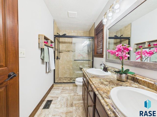 7520 W Stoney Creek St Street, Sioux Falls, SD 57106