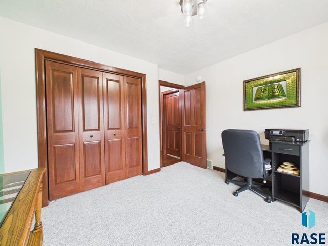 7520 W Stoney Creek St Street, Sioux Falls, SD 57106