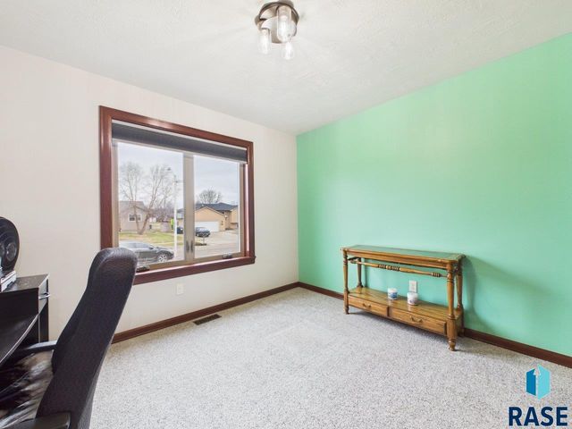 7520 W Stoney Creek St Street, Sioux Falls, SD 57106