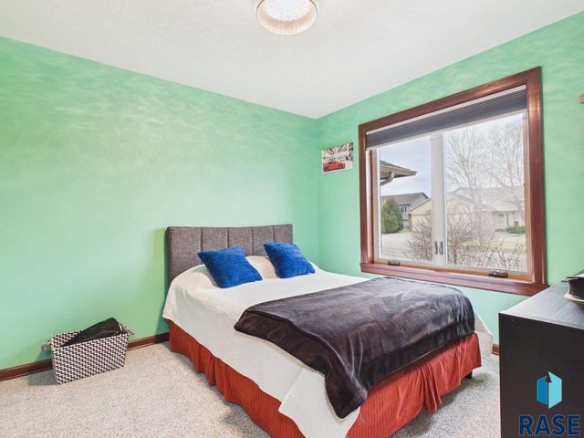 7520 W Stoney Creek St Street, Sioux Falls, SD 57106