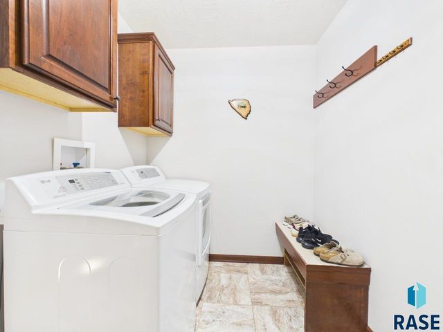 7520 W Stoney Creek St Street, Sioux Falls, SD 57106