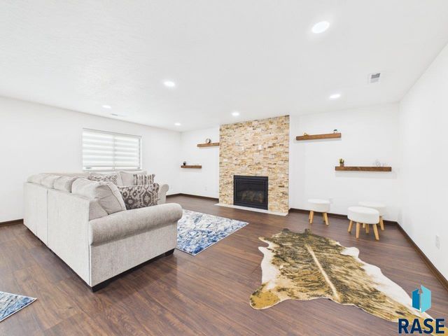 7520 W Stoney Creek St Street, Sioux Falls, SD 57106