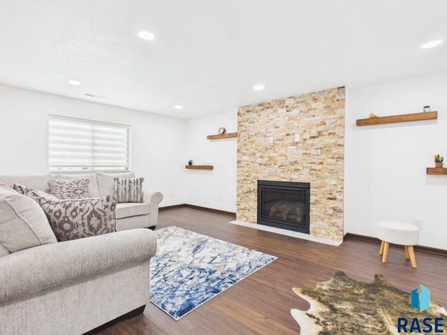 7520 W Stoney Creek St Street, Sioux Falls, SD 57106