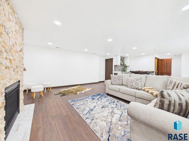 7520 W Stoney Creek St Street, Sioux Falls, SD 57106