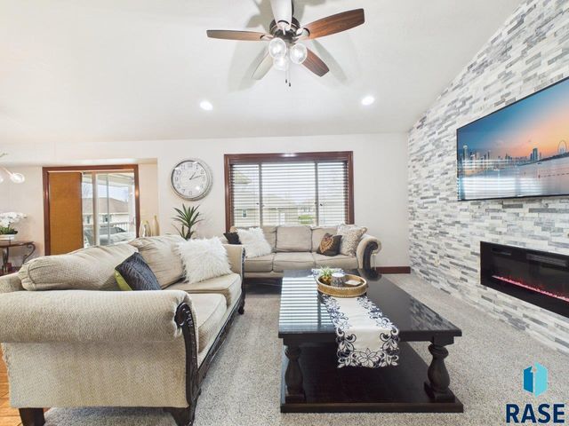 7520 W Stoney Creek St Street, Sioux Falls, SD 57106