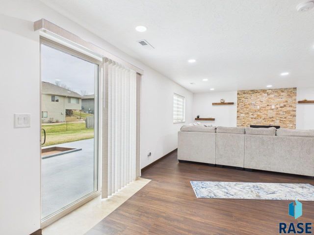 7520 W Stoney Creek St Street, Sioux Falls, SD 57106