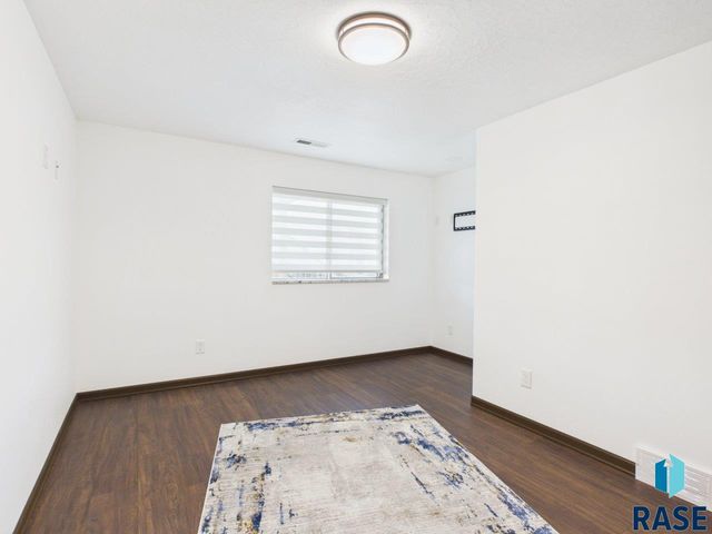 7520 W Stoney Creek St Street, Sioux Falls, SD 57106