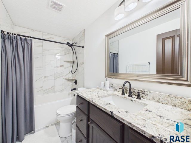 7520 W Stoney Creek St Street, Sioux Falls, SD 57106