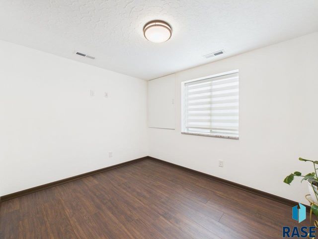 7520 W Stoney Creek St Street, Sioux Falls, SD 57106
