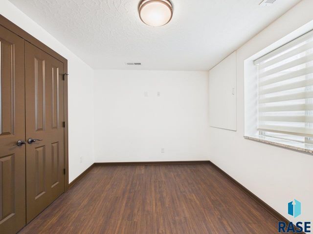 7520 W Stoney Creek St Street, Sioux Falls, SD 57106