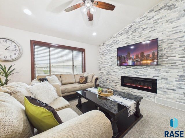 7520 W Stoney Creek St Street, Sioux Falls, SD 57106