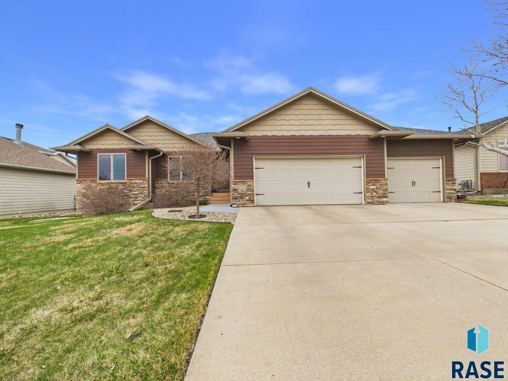 7520 W Stoney Creek St Street, Sioux Falls, SD 57106