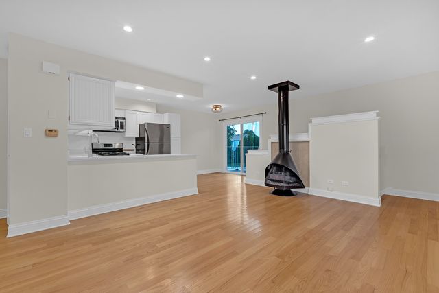 608 Inverrary Lane 608, Deerfield, IL 60015