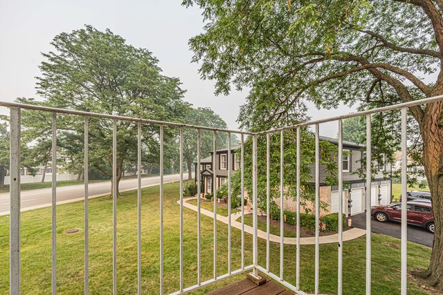 608 Inverrary Lane 608, Deerfield, IL 60015