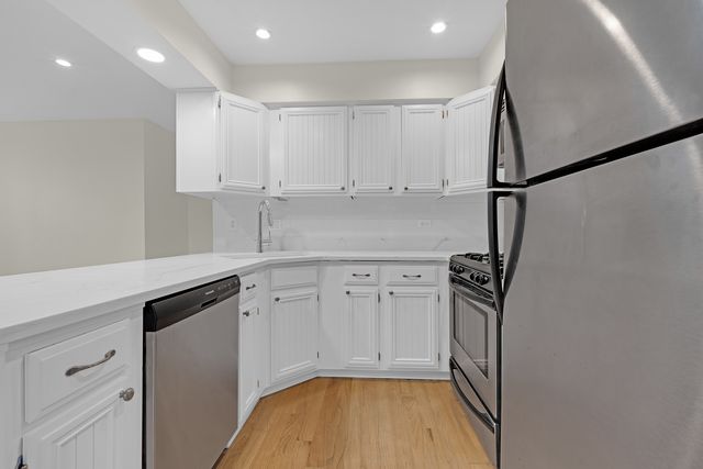 608 Inverrary Lane 608, Deerfield, IL 60015