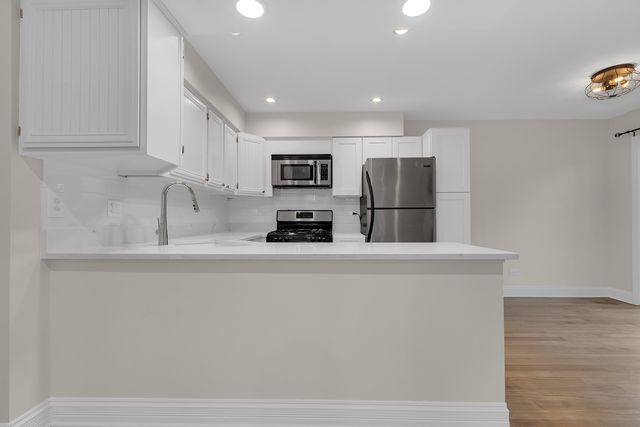 608 Inverrary Lane 608, Deerfield, IL 60015