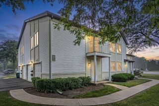 608 Inverrary Lane 608, Deerfield, IL 60015