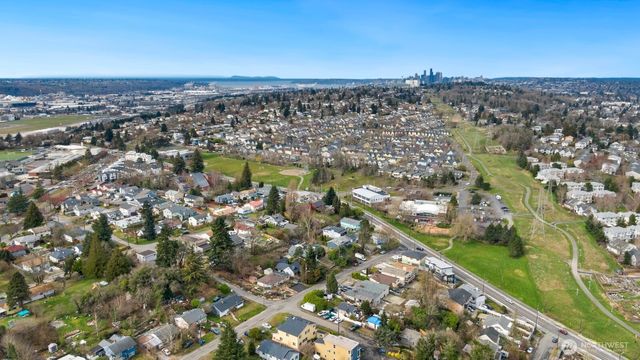 7226 33rd Avenue S, Seattle, WA 98118