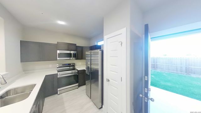 8311 Via Pisa Unit 102, San Antonio, TX 78227