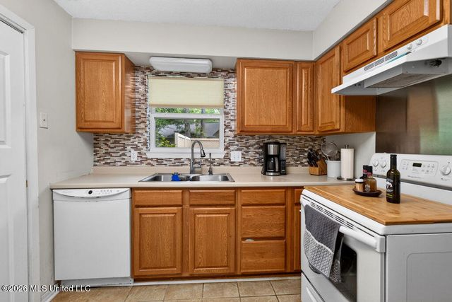 3 Cypress Knee Drive, Diamondhead, MS 39525