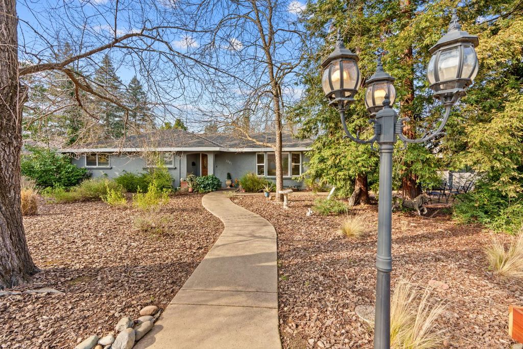 1501 Joby Ln, Sacramento, CA 95864