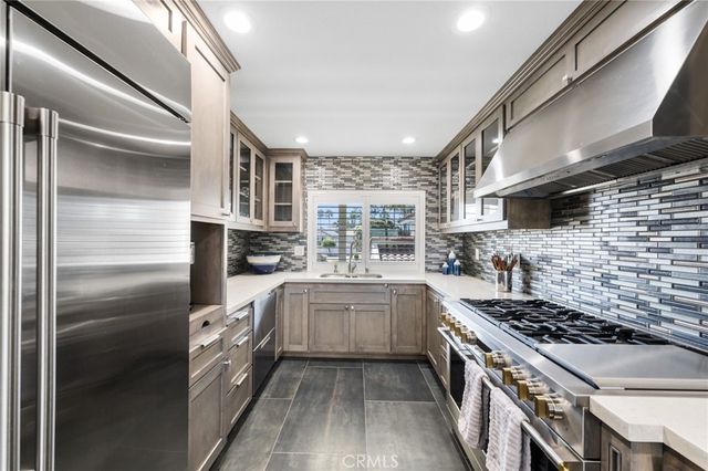 6 Kingston Court E, Coronado, CA 92118