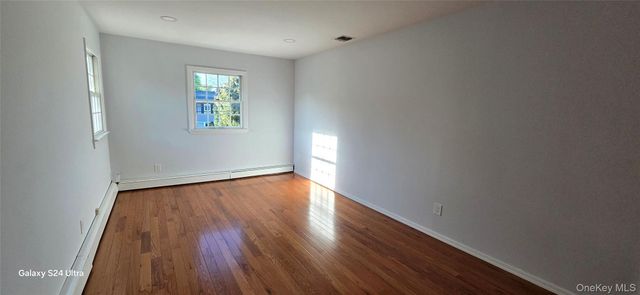 37 E 14th Street B, South Huntington, NY 11746
