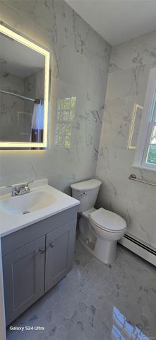 37 E 14th Street B, South Huntington, NY 11746