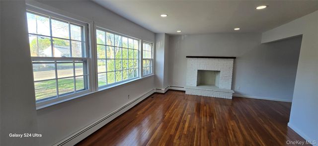 37 E 14th Street B, South Huntington, NY 11746
