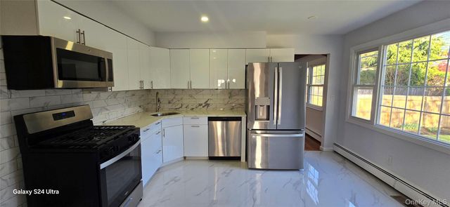 37 E 14th Street B, South Huntington, NY 11746