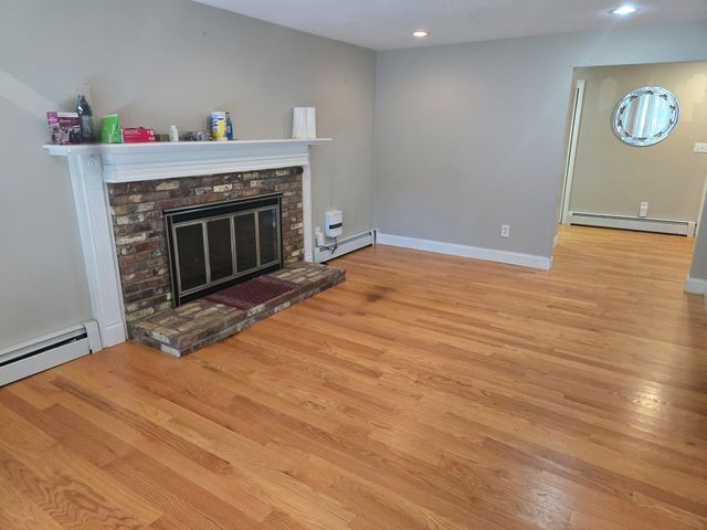 23 Kings Row Ln, Framingham, MA 01701