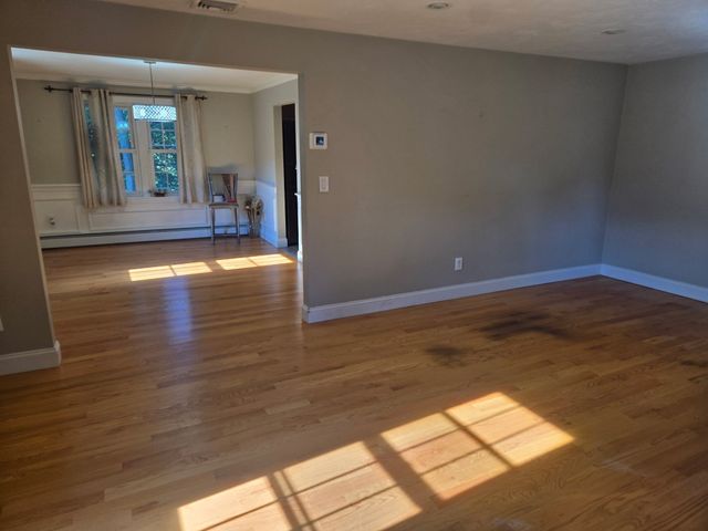 23 Kings Row Ln, Framingham, MA 01701