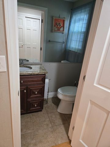 23 Kings Row Ln, Framingham, MA 01701