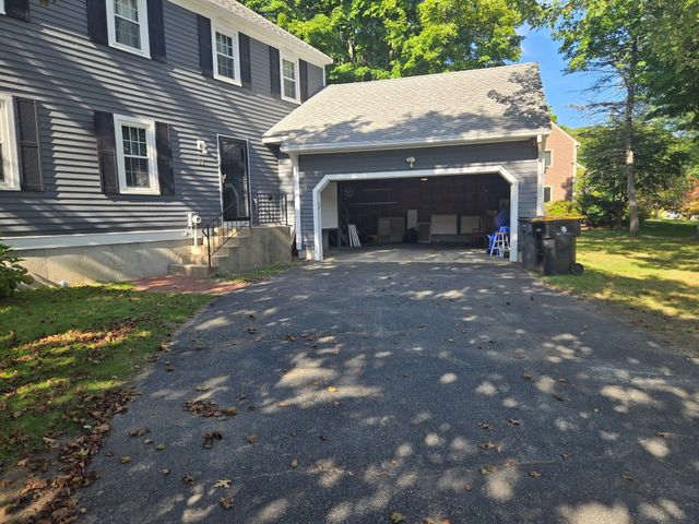 23 Kings Row Ln, Framingham, MA 01701