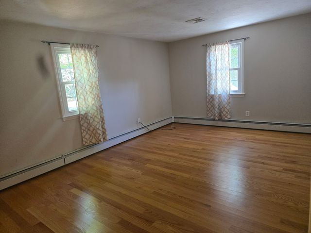 23 Kings Row Ln, Framingham, MA 01701