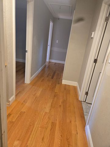 23 Kings Row Ln, Framingham, MA 01701