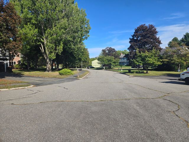 23 Kings Row Ln, Framingham, MA 01701