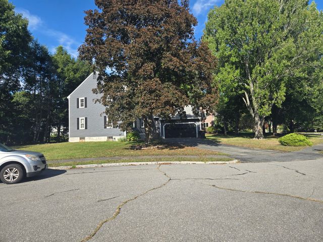 23 Kings Row Ln, Framingham, MA 01701