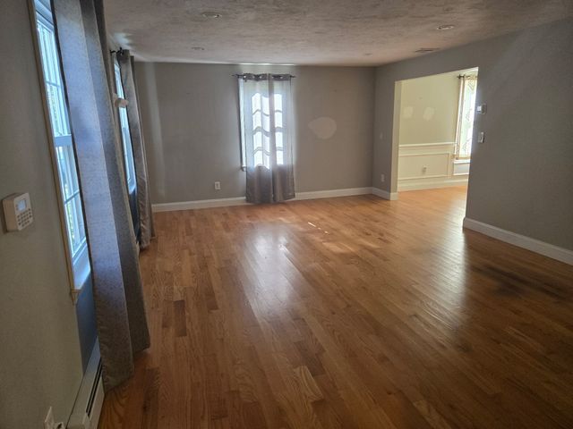 23 Kings Row Ln, Framingham, MA 01701