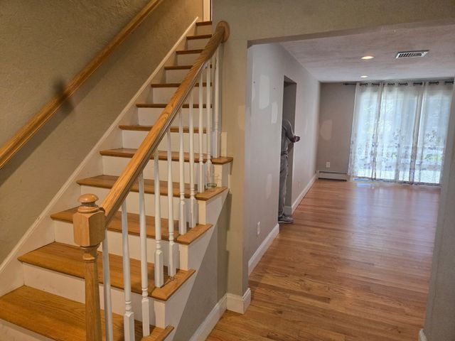 23 Kings Row Ln, Framingham, MA 01701