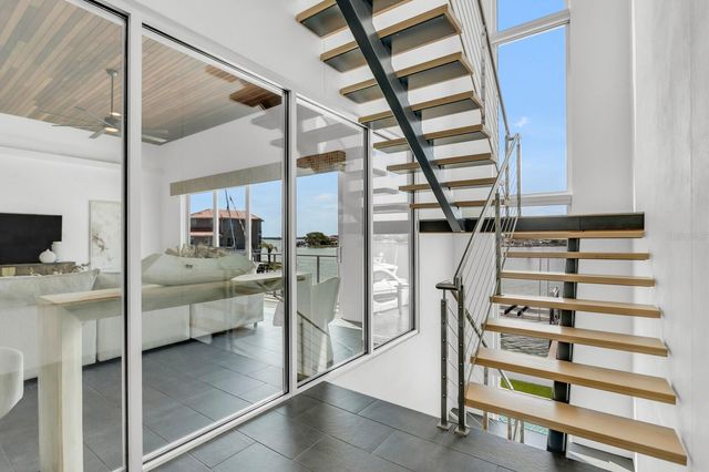 905 BAY POINT DRIVE, Madeira Beach, FL 33708