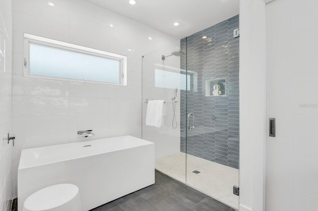 905 BAY POINT DRIVE, Madeira Beach, FL 33708