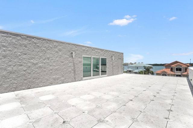 905 BAY POINT DRIVE, Madeira Beach, FL 33708