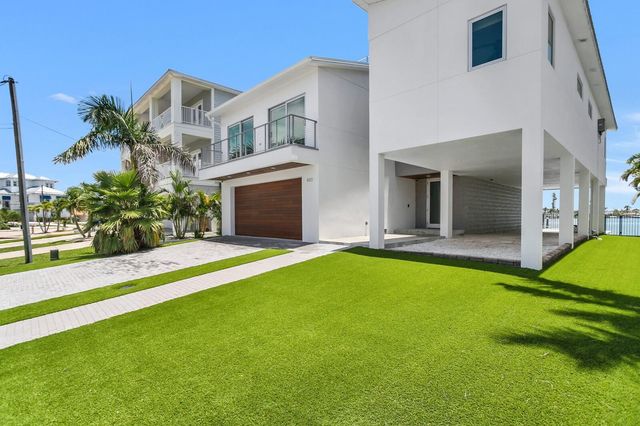 905 BAY POINT DRIVE, Madeira Beach, FL 33708