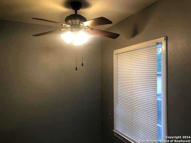 215 EDNA AVE, San Antonio, TX 78220